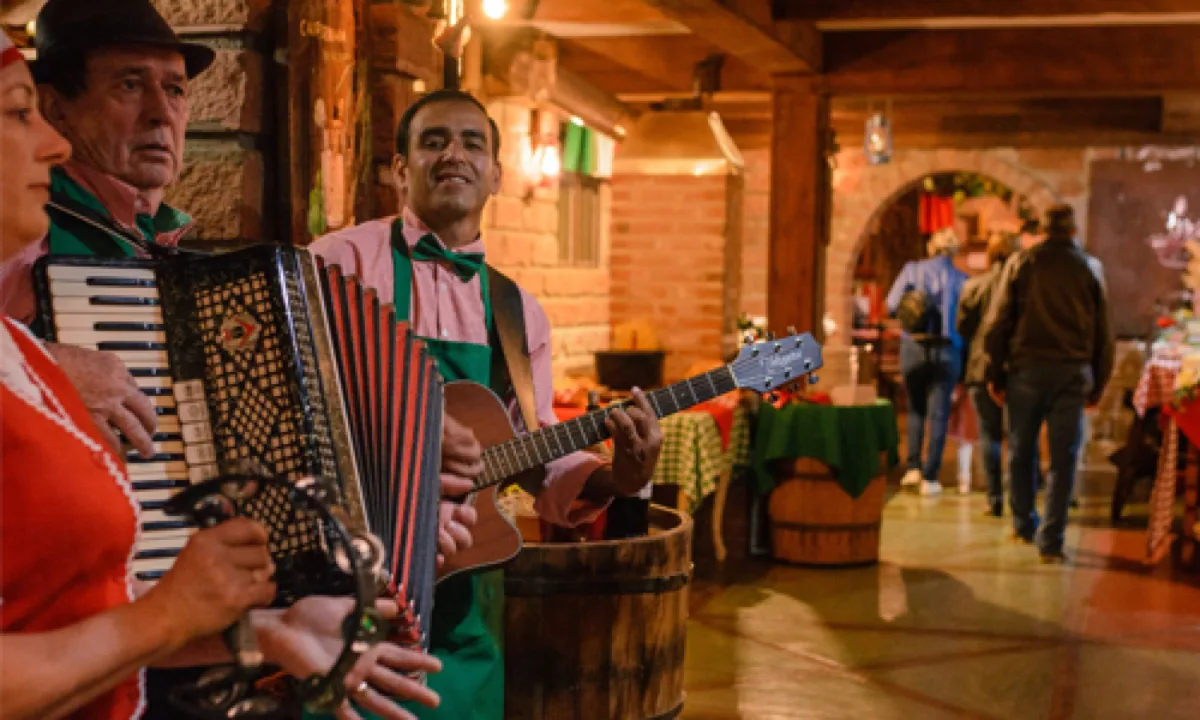 músicos do jantar Noite Italiana